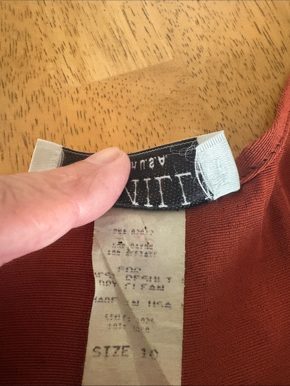Rust Patterned V-Neck Women's Vest - Picture 4 of 4